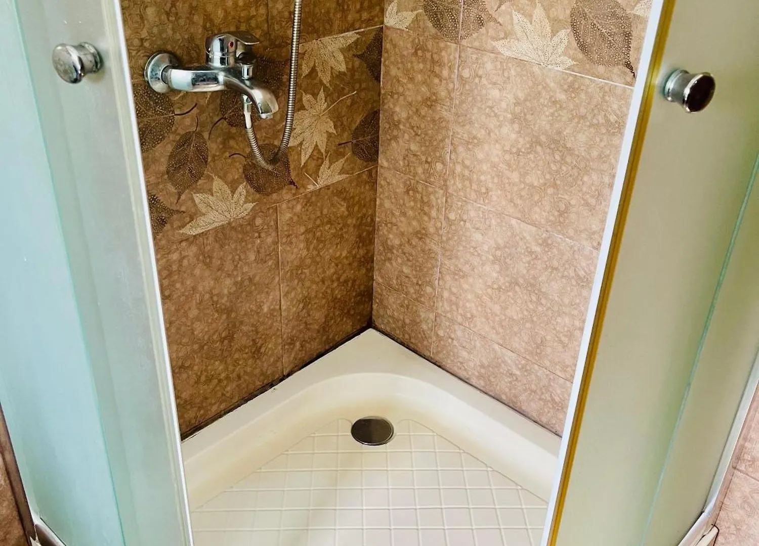 Sand & Surf Guest House Негомбо