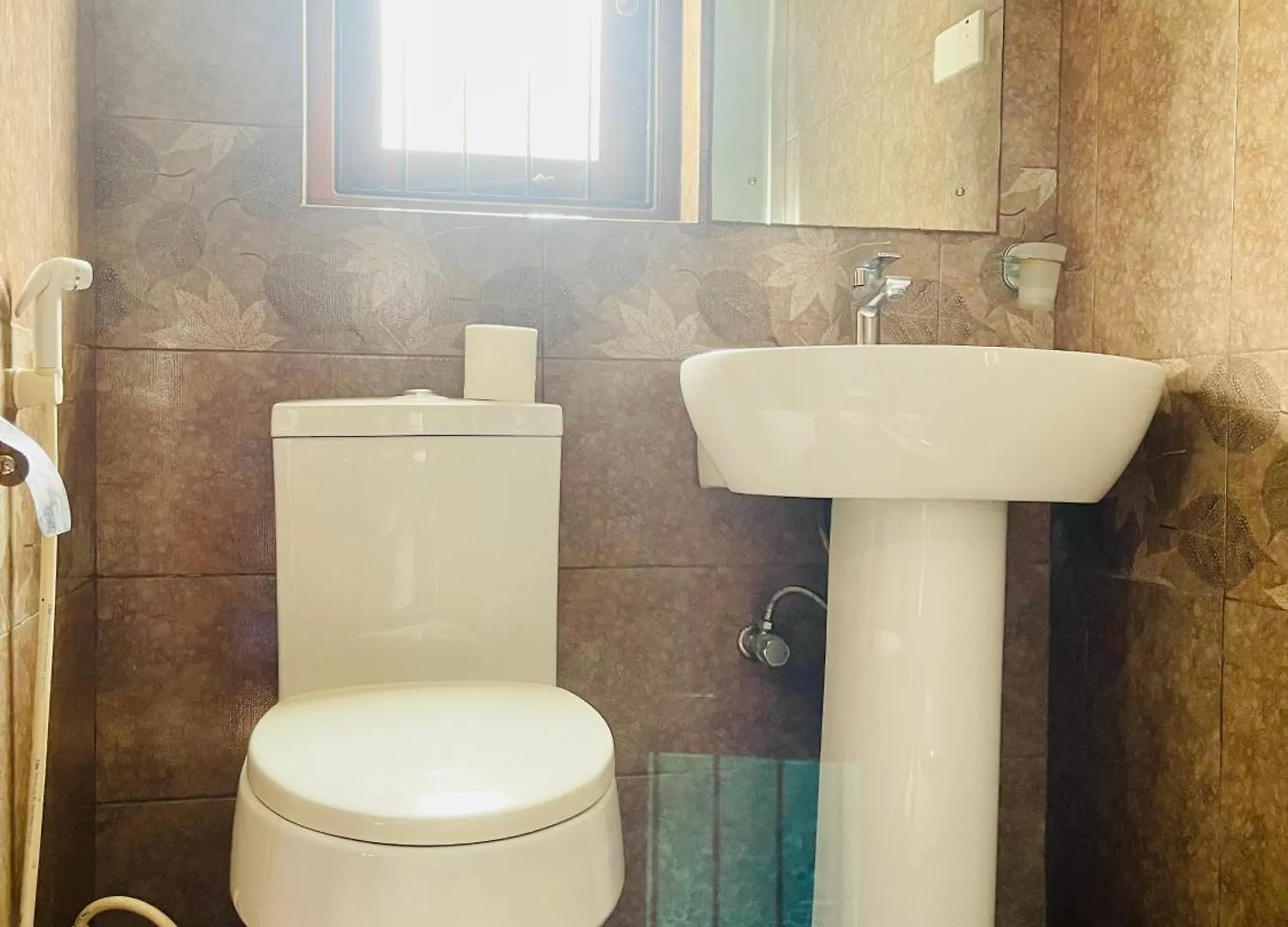 Sand & Surf Guest House Негомбо