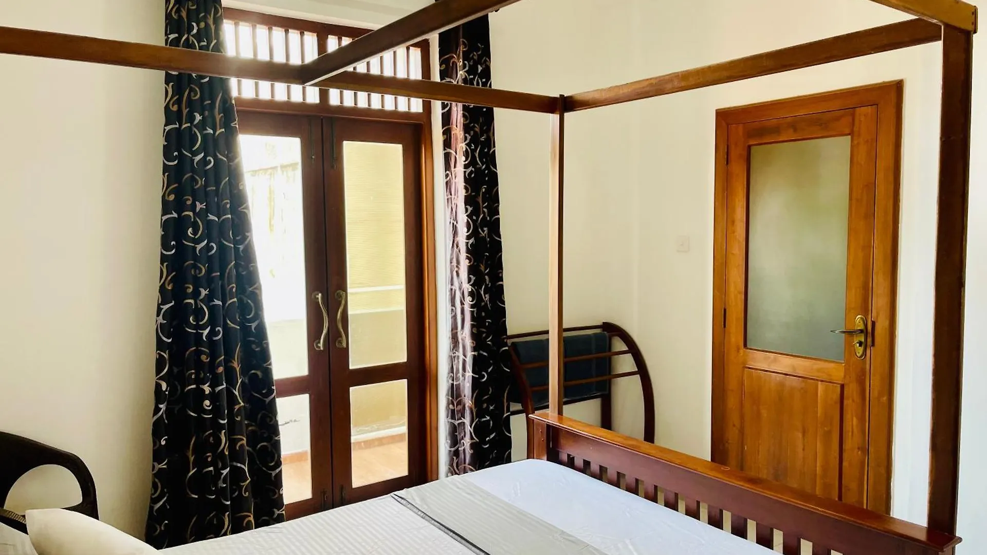 Sand & Surf Guest House Негомбо Шри-Ланка