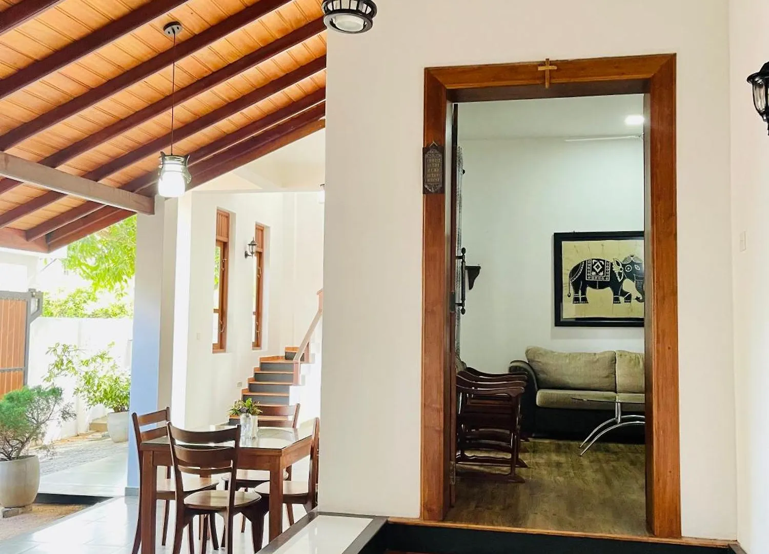 Sand & Surf Guest House Негомбо