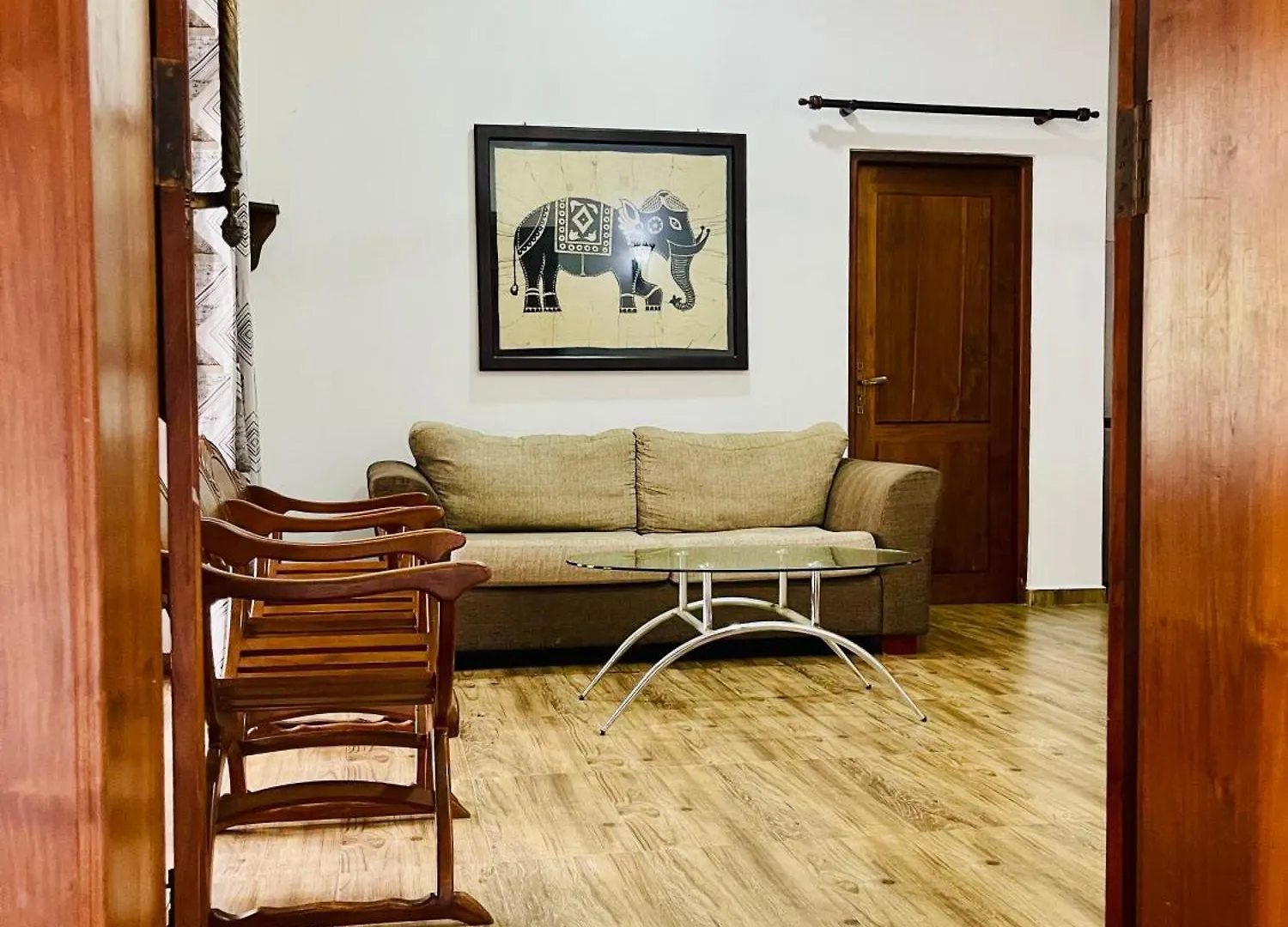 Sand & Surf Guest House Негомбо