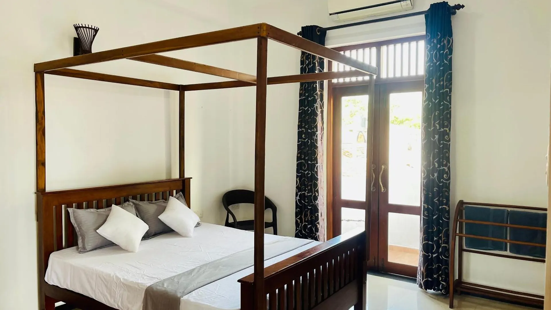 Sand & Surf Guest House Негомбо Шри-Ланка