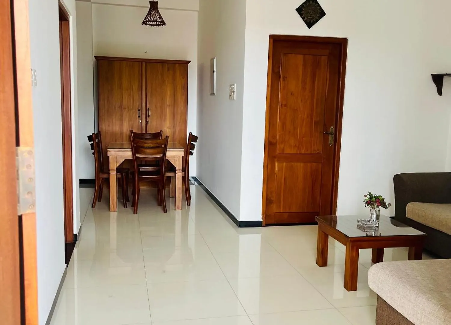 Sand & Surf Guest House Негомбо