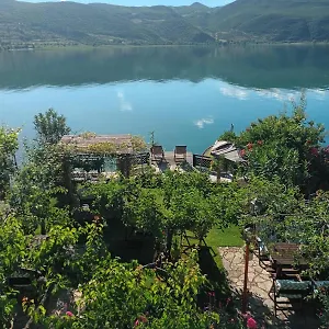 Guest House Lin , Lini Albanië