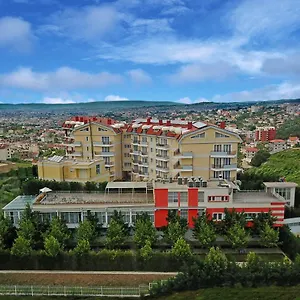 Dora 4*, Tirana Albanië